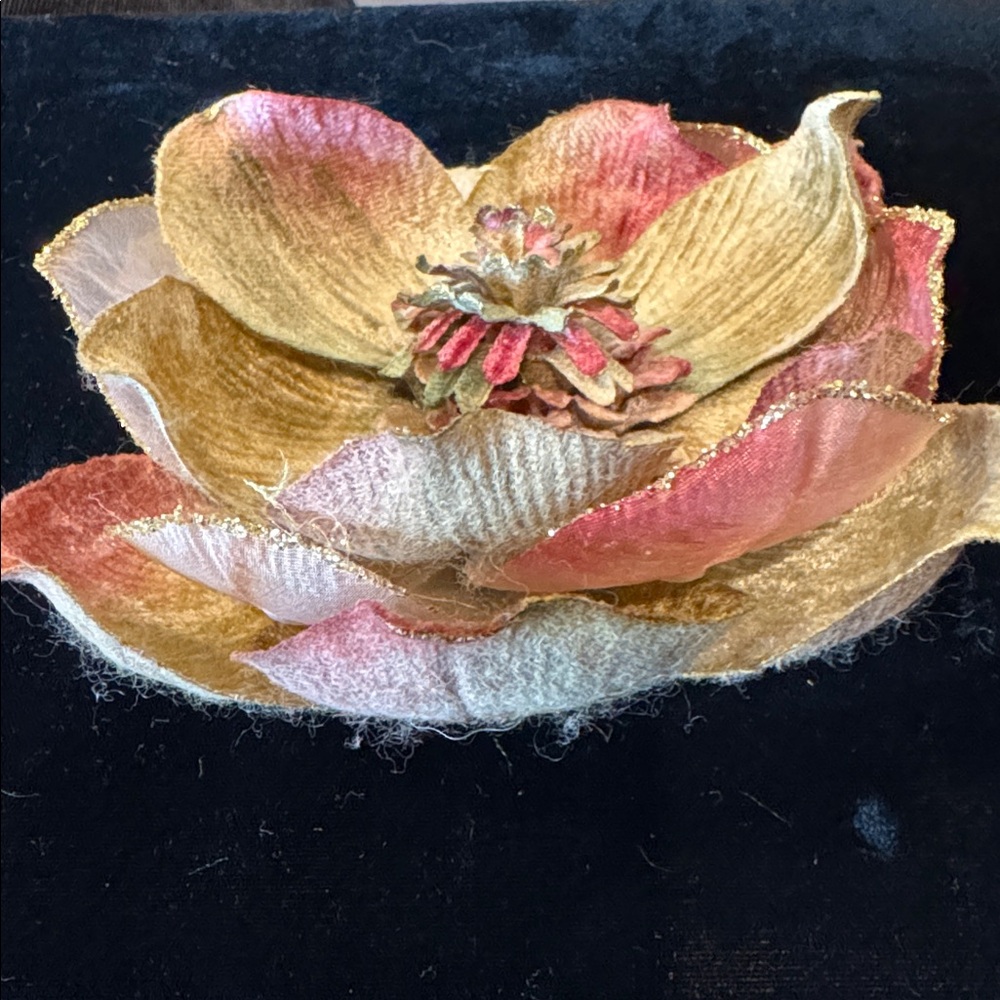 Beautiful Vintage Multicolor Floral Brooch - Picture 7 of 10